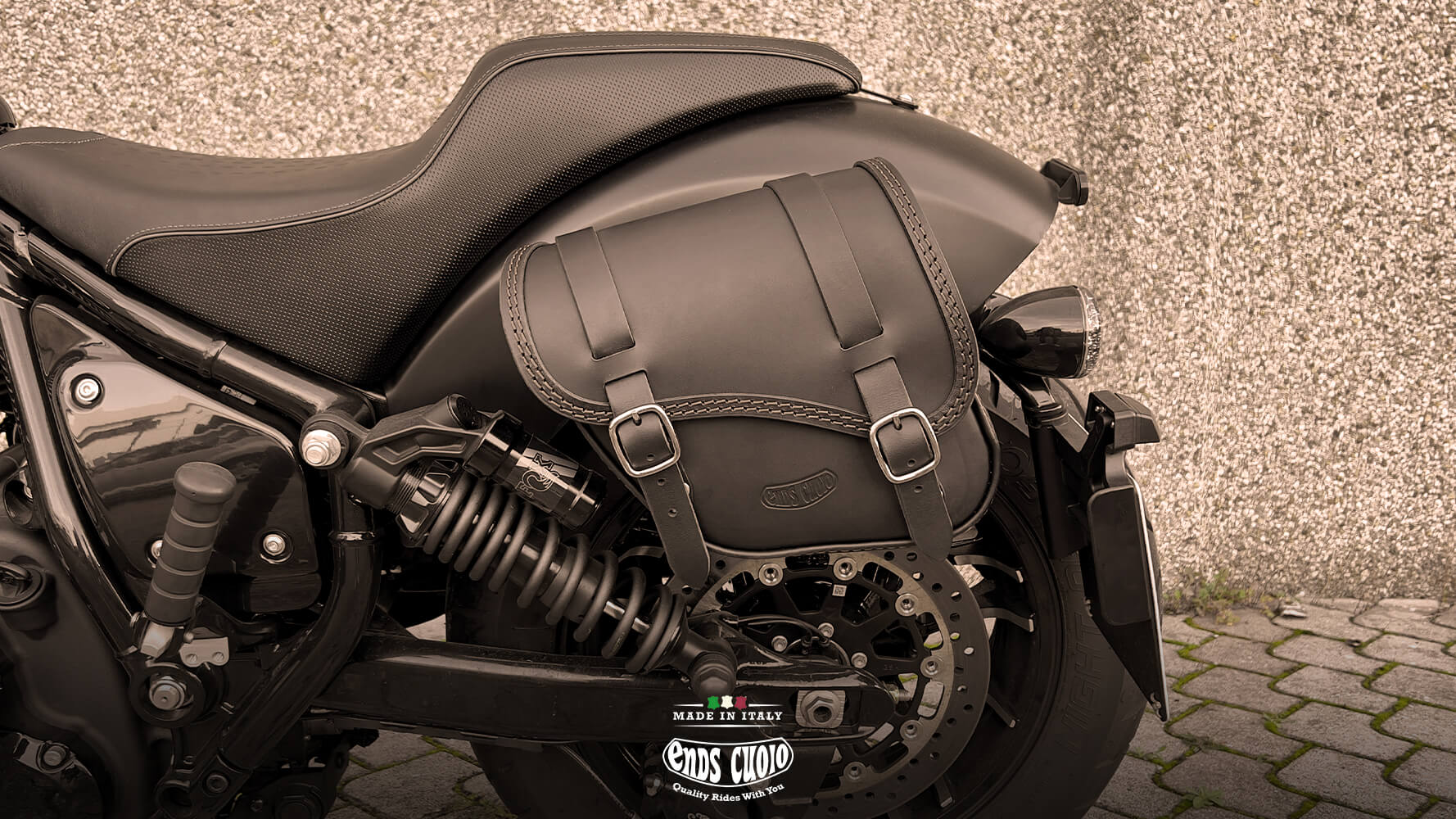 tomahawk piggyback leather bag on indian sport chief 2023-2024