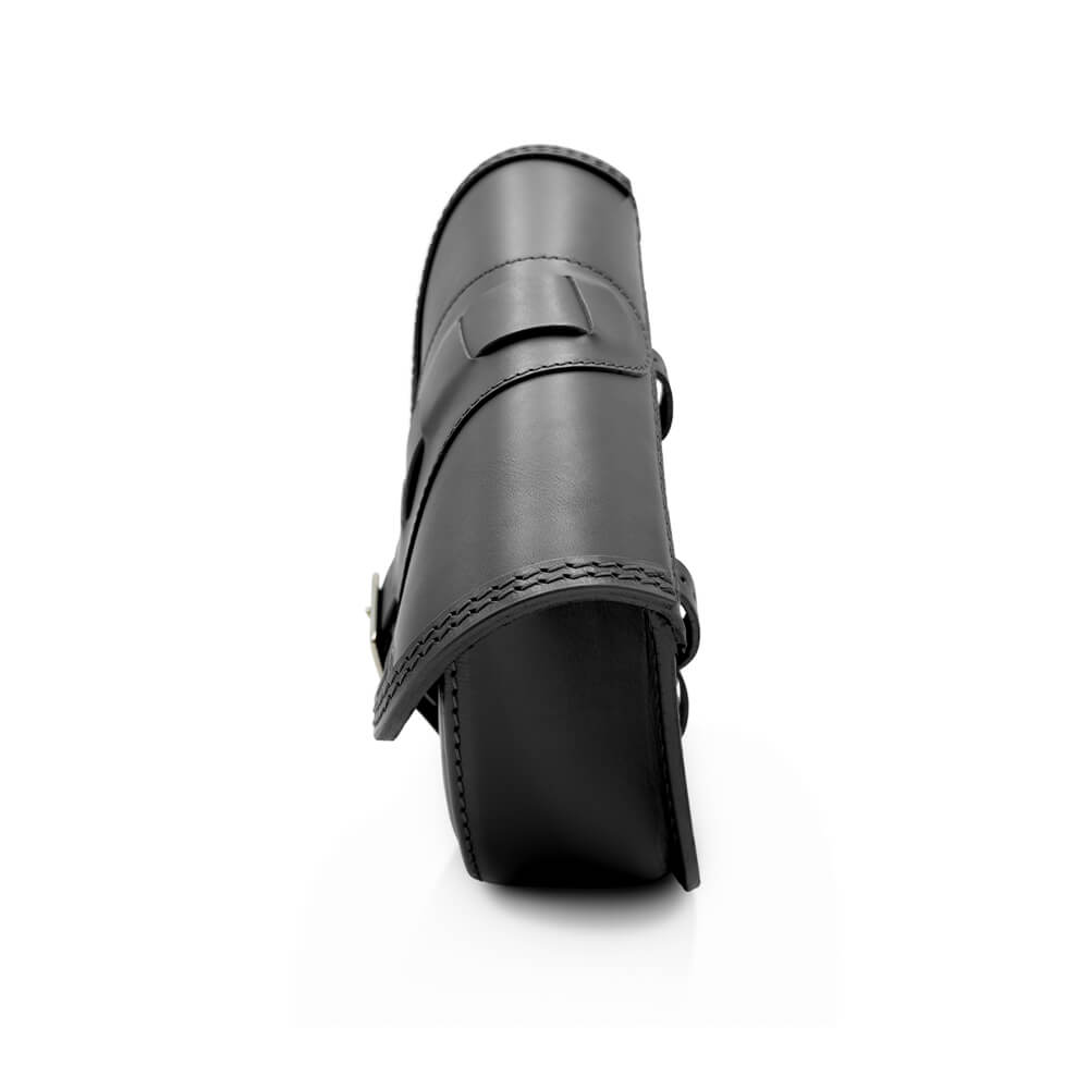 Bob Special borsa in cuoio su Harley Softail Blackline - laterale 1 Bob Special borsa in cuoio su Harley Softail Blackline - laterale 1