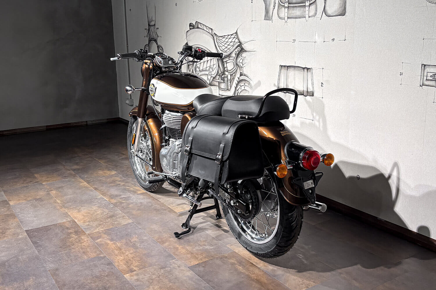Janis Motorcycle leather saddlebag for Classic 350 - Ends Cuoio ctn sx