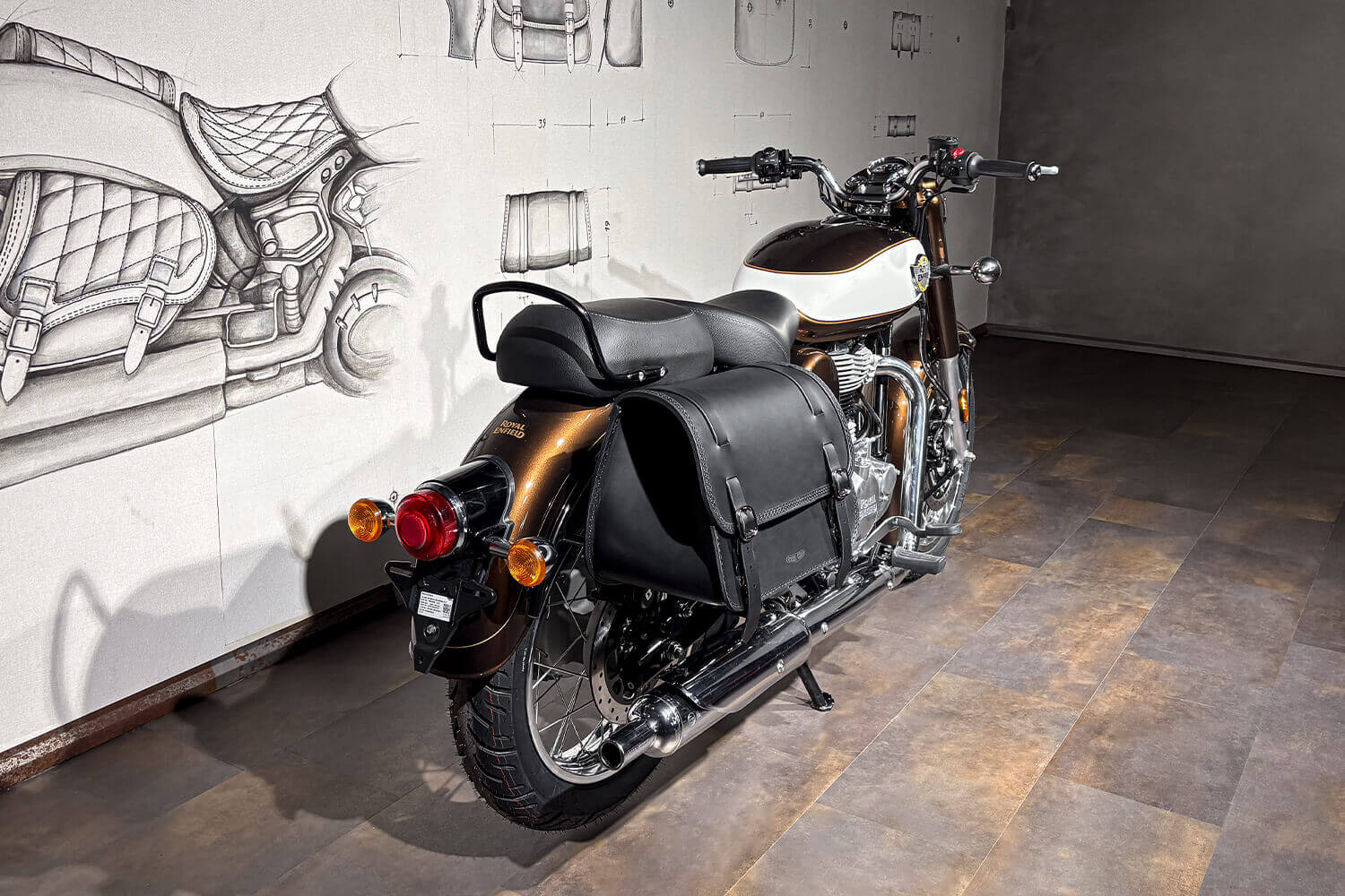 Janis Motorcycle leather saddlebag for Classic 350 - Ends Cuoio ctn dx