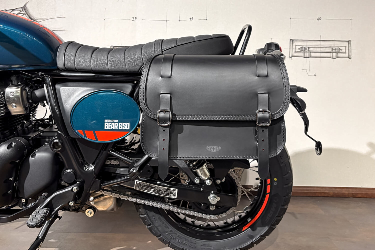 Janis Motorcycle leather side bag for Royal Enfield Bear 650 - Ends Cuoio ctn sx